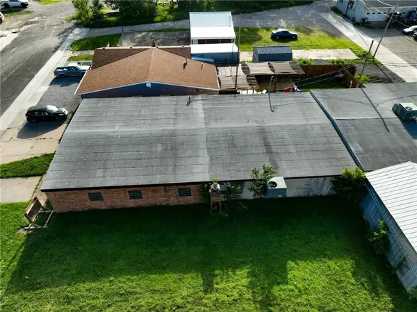 808 Utah ST, Hiawatha, KS 66434