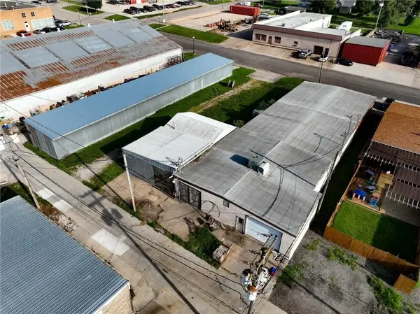 808 Utah ST, Hiawatha, KS 66434