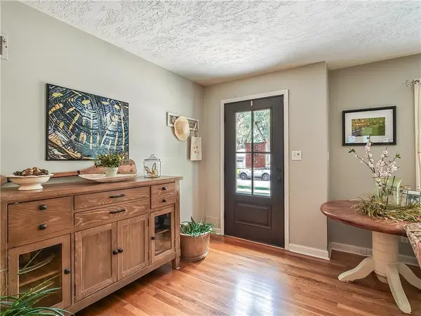5026 W 72nd TER, Prairie Village, KS 66208