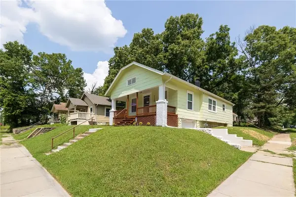 3220 E 68th ST, Kansas City, MO 64132