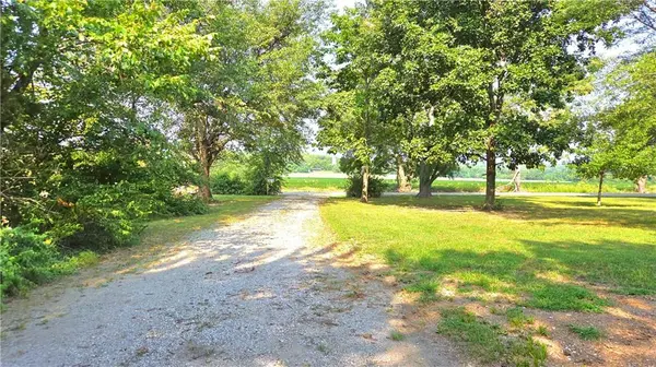 10753 Scott RD, Pleasanton, KS 66075