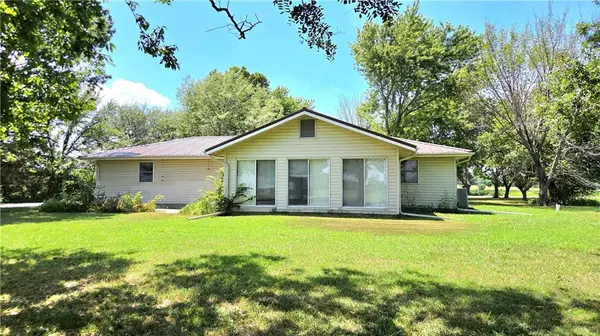 10753 Scott RD, Pleasanton, KS 66075