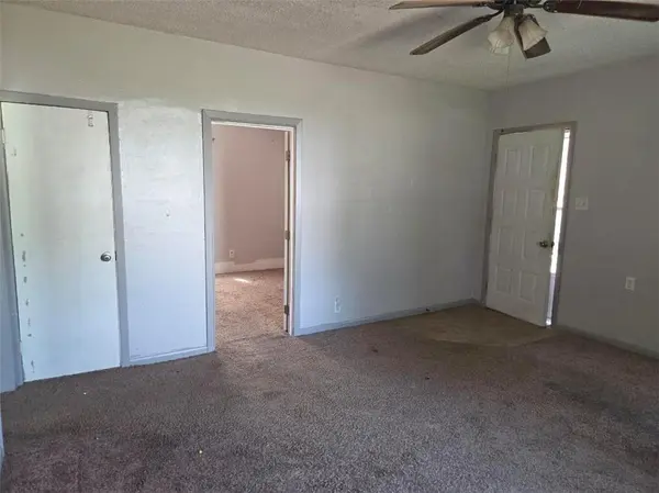 307 E CHESTNUT ST, Harrisonville, MO 64701