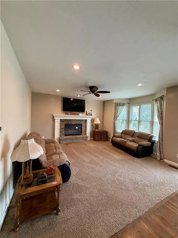 1437 Coventry LN, Liberty, MO 64068