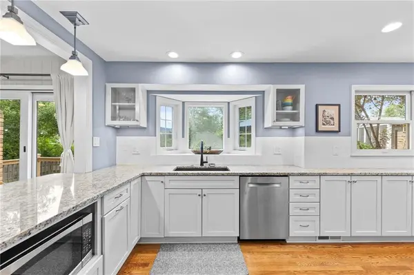 9527 Cedar ST, Overland Park, KS 66207