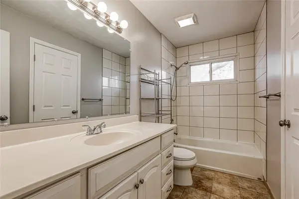 613 NE Corder ST, Lee's Summit, MO 64063