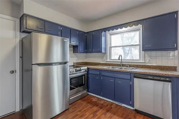 613 NE Corder ST, Lee's Summit, MO 64063