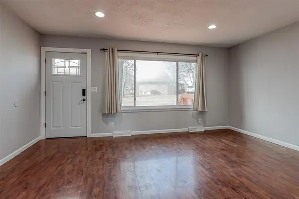 613 NE Corder ST, Lee's Summit, MO 64063