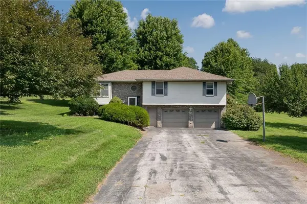 5 SE Hilltop Terrace RD, St Joseph, MO 64507