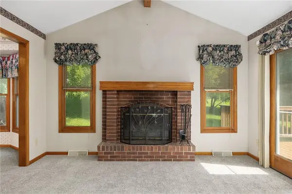5 SE Hilltop Terrace RD, St Joseph, MO 64507