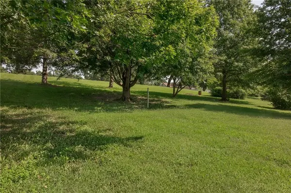 5 SE Hilltop Terrace RD, St Joseph, MO 64507