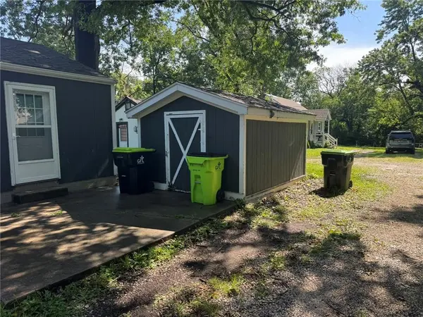 1007 A & B S Lexington ST, Harrisonville, MO 64701