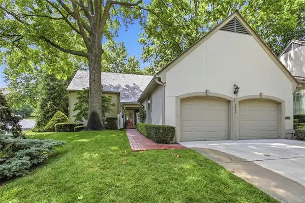 7930 Bristol CT, Prairie Village, KS 66208