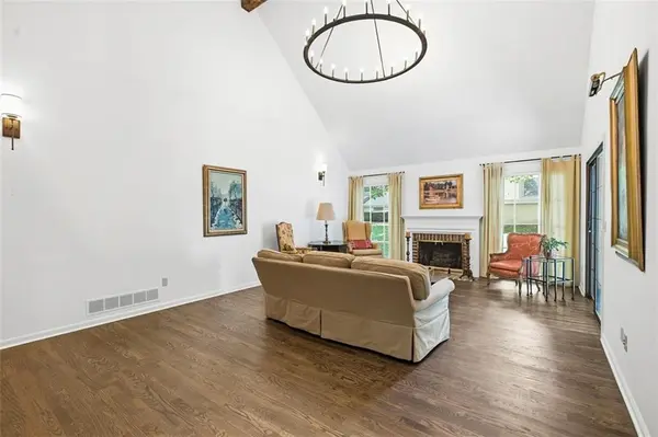 7930 Bristol CT, Prairie Village, KS 66208