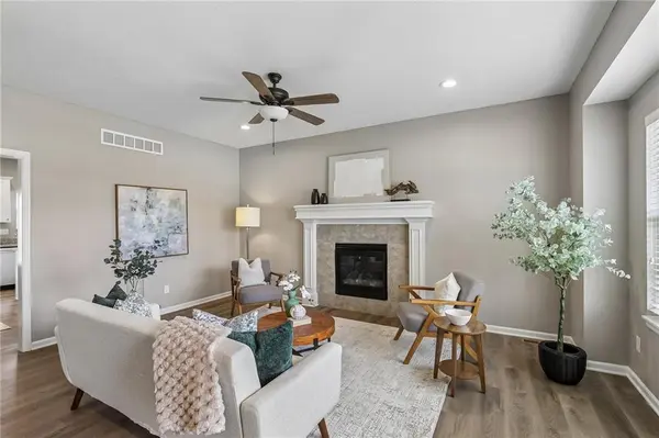 1801 NW Hilltop CT, Grain Valley, MO 64029