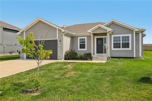 1801 NW Hilltop CT, Grain Valley, MO 64029