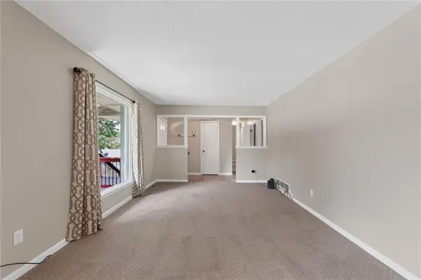 7401 N Strathbury AVE, Kansas City, MO 64151