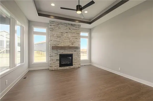 1152 SW Whitby DR, Lee's Summit, MO 64083