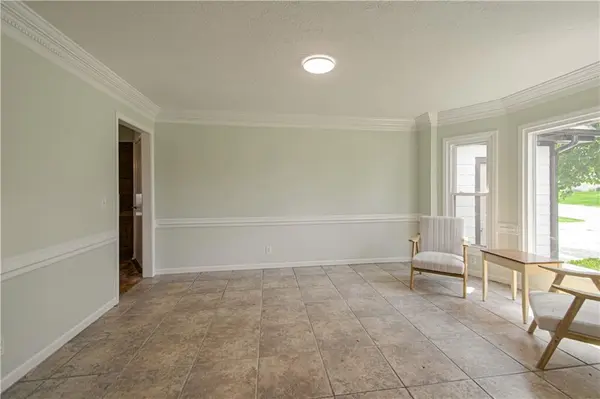 2452 NW Valley View DR, Lee's Summit, MO 64081