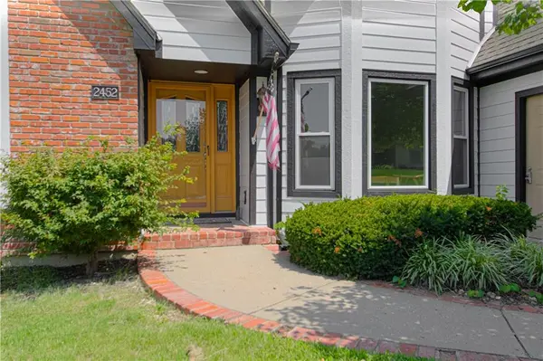 2452 NW Valley View DR, Lee's Summit, MO 64081