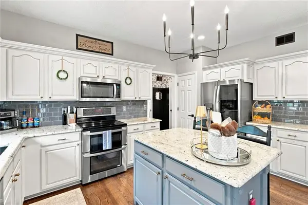 15662 S Blackfeather ST, Olathe, KS 66062