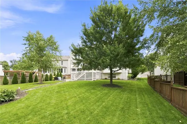 15662 S Blackfeather ST, Olathe, KS 66062