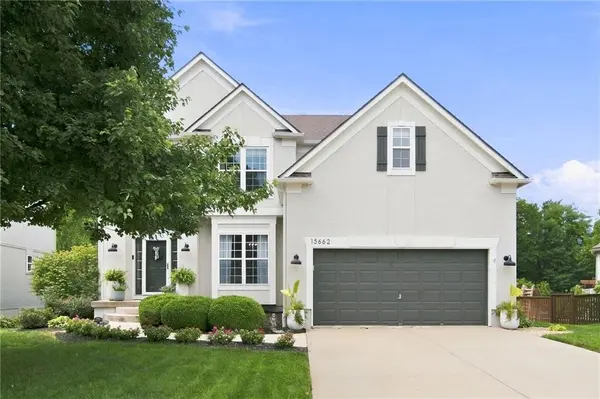 15662 S Blackfeather ST, Olathe, KS 66062