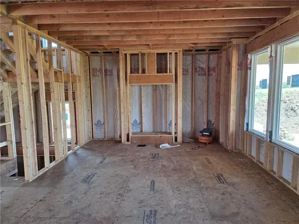 17470 W 169th TER, Olathe, KS 66062