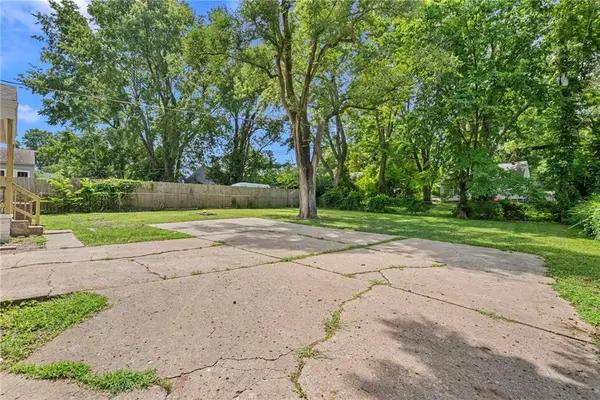 6804 Raytown RD, Kansas City, MO 64133