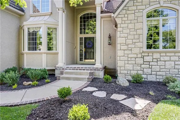 10853 S Cedar Niles CIR, Olathe, KS 66061