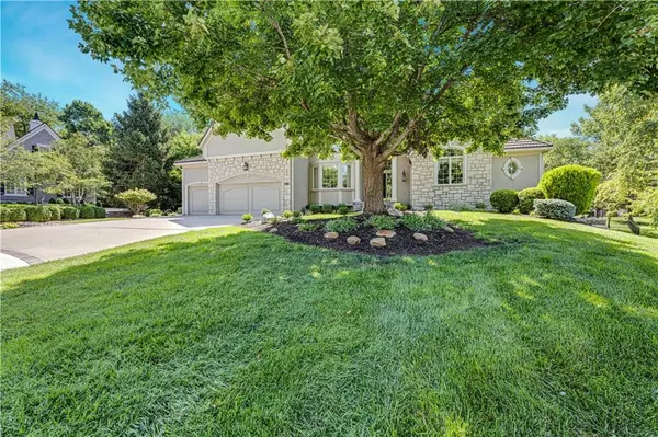 10853 S Cedar Niles CIR, Olathe, KS 66061