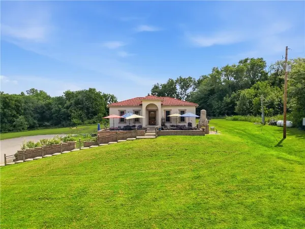 7397 K-92 HWY, Ozawkie, KS 66070