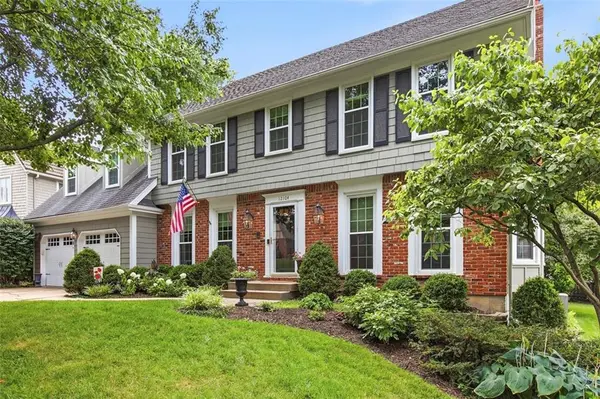 12104 Ballentine ST, Overland Park, KS 66213