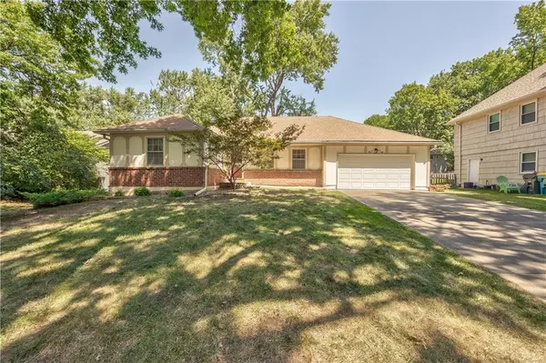 9610 W 97th ST, Overland Park, KS 66212