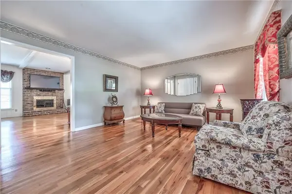 9610 W 97th ST, Overland Park, KS 66212
