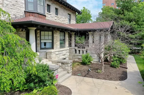633 E Armour BLVD, Kansas City, MO 64109