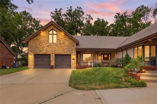 10 The Woodlands N/A, Gladstone, MO 64119