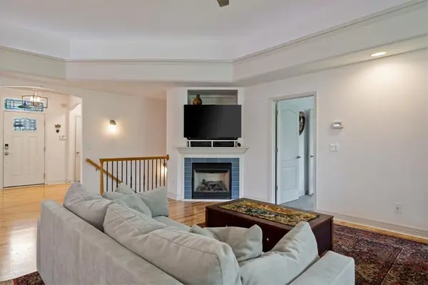 1348 SW Heartwood DR, Lee's Summit, MO 64081