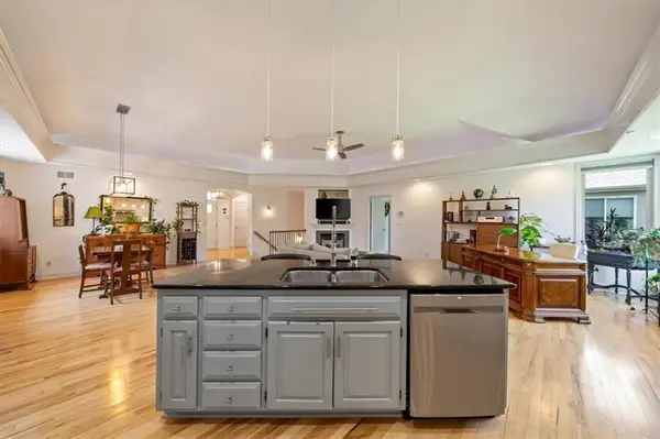 1348 SW Heartwood DR, Lee's Summit, MO 64081