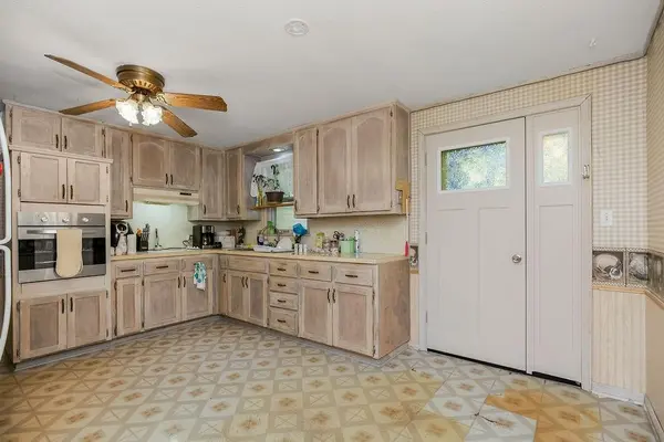11421 W 69th ST, Shawnee, KS 66203
