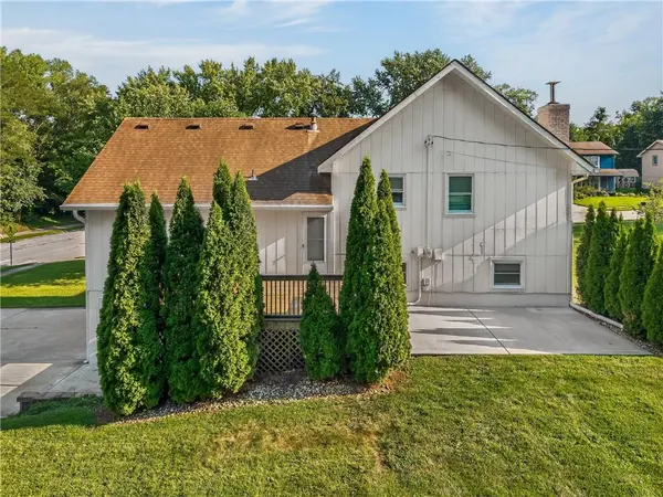402 Kingsley AVE, Liberty, MO 64068
