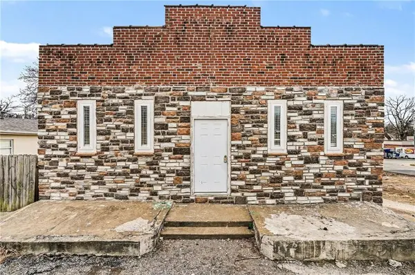 11303 E Truman RD, Independence, MO 64050