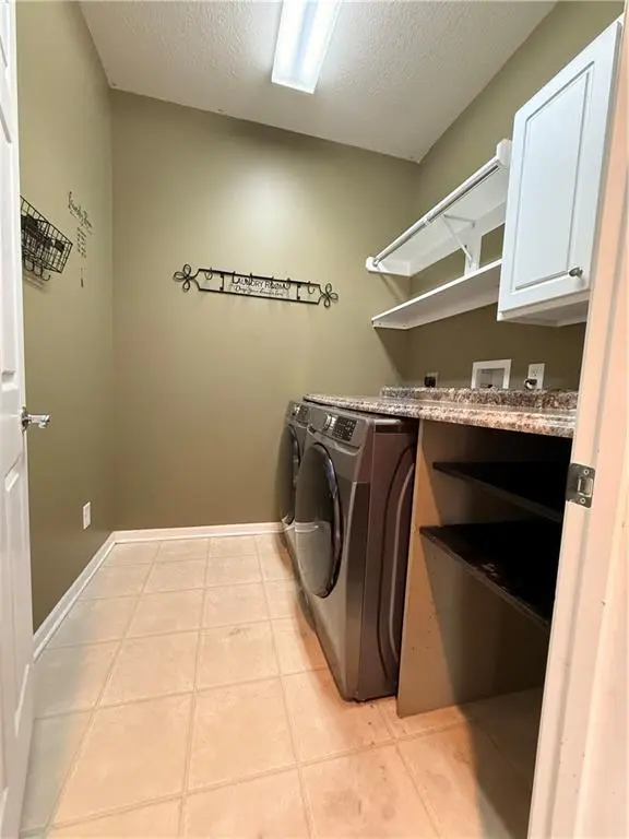 1200 SW Sapperton RD, Raymore, MO 64083