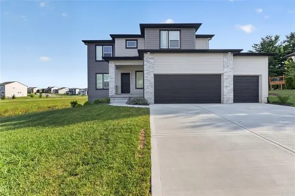 2708 SW 12th ST, Lee's Summit, MO 64081