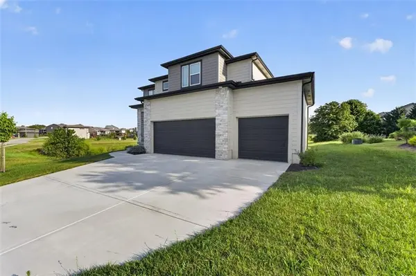 2708 SW 12th ST, Lee's Summit, MO 64081