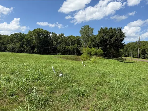 15757 206th ST, Tonganoxie, KS 66086
