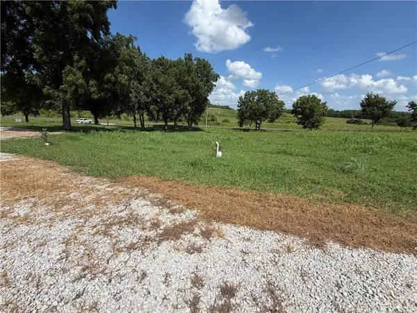 15749 206th ST, Tonganoxie, KS 66086