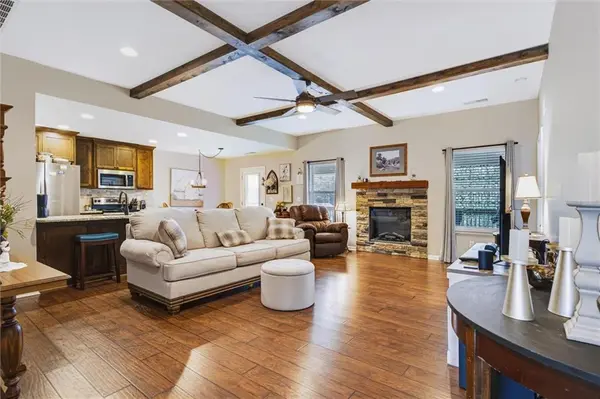 905 Ingleside DR, Pleasant Hill, MO 64080