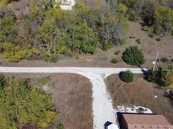 41 Illinois DR, Linn Valley, KS 66040