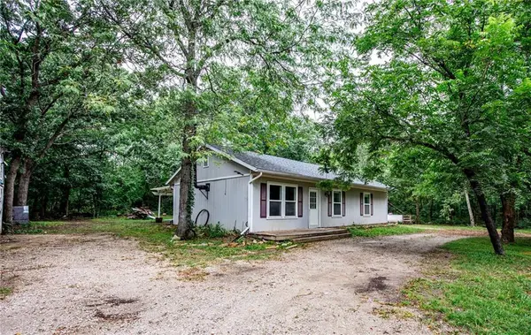 22 N TURNER LN, Lacygne, KS 66040